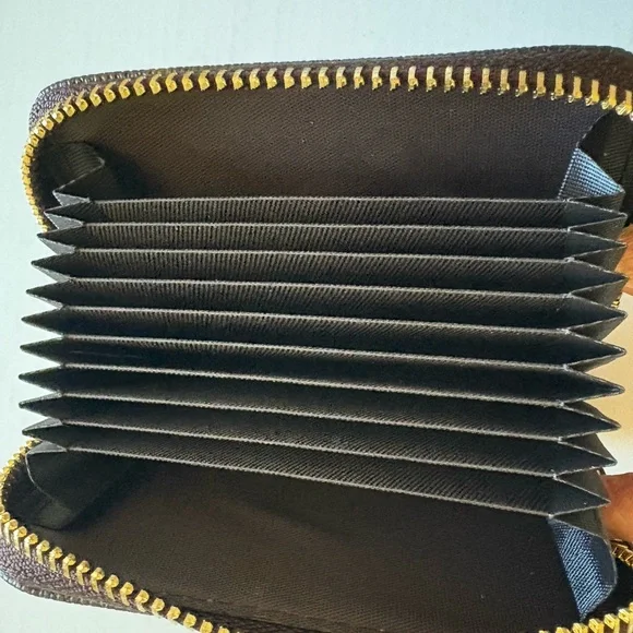 Fashion Monogram Canvas Credit Card holder wallet in Brown. - Picture 3 of 3